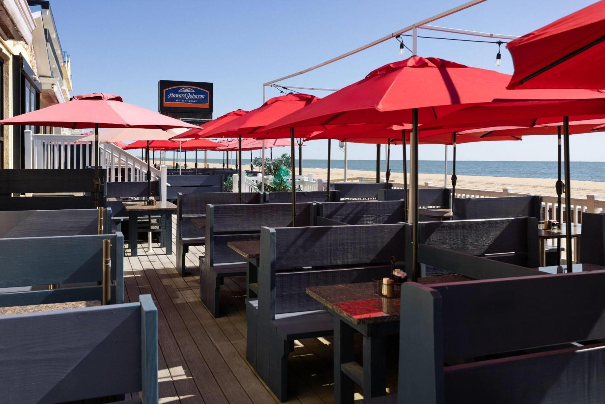 Howard Johnson Plaza By Wyndham Ocean City Oceanfront Exterior photo