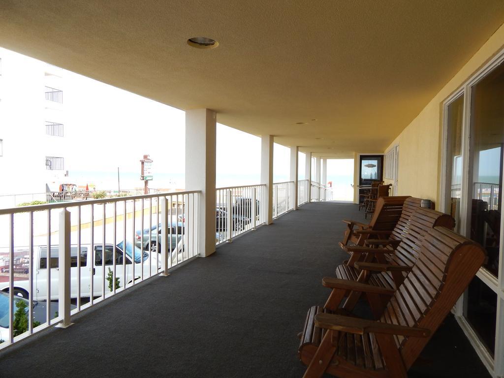 Howard Johnson Plaza By Wyndham Ocean City Oceanfront Exterior photo