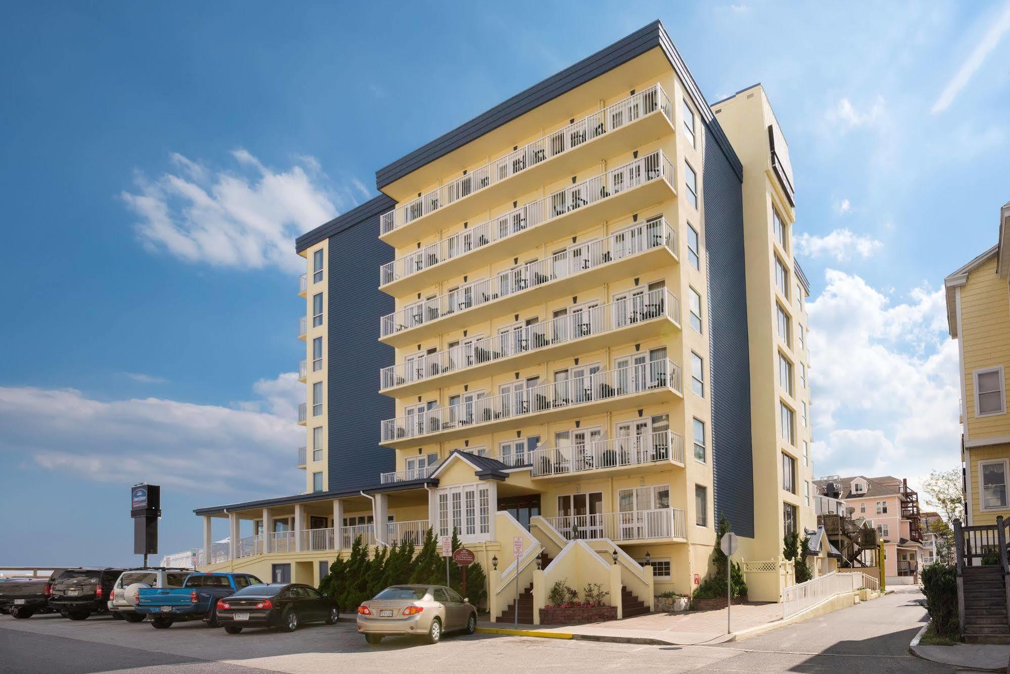 Howard Johnson Plaza By Wyndham Ocean City Oceanfront Exterior photo